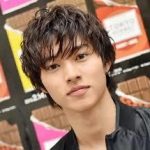 山﨑賢人と土屋太鳳の熱愛＆破局はマジ？次の彼女は桐谷美玲か!?高身長だが性格は？