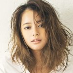 岸本セシルが女児出産！旦那は誰？ハーフで綺麗な画像は?メイクや髪型もチェック！